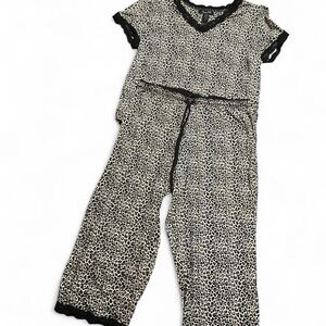 Elegant Women's Leopard Print Pajama Set with Black Trim
